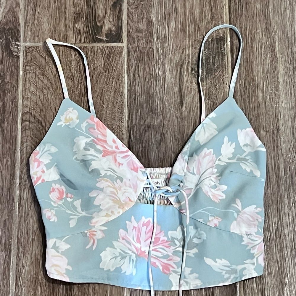 Abercrombie & Fitch Floral Cut Out Crop Top XS Smocked Back Light Green Peach - Picture 2 of 7